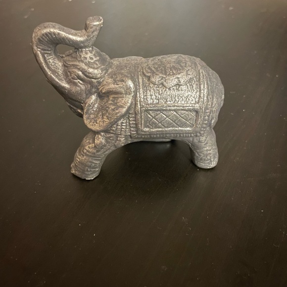 Lovely little silver colored elephant - Picture 1 of 6